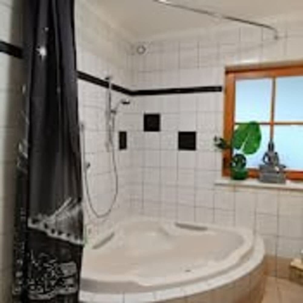 LikeKa Duschvorhangstange Oval Eckbadewannen Viertelkreisform