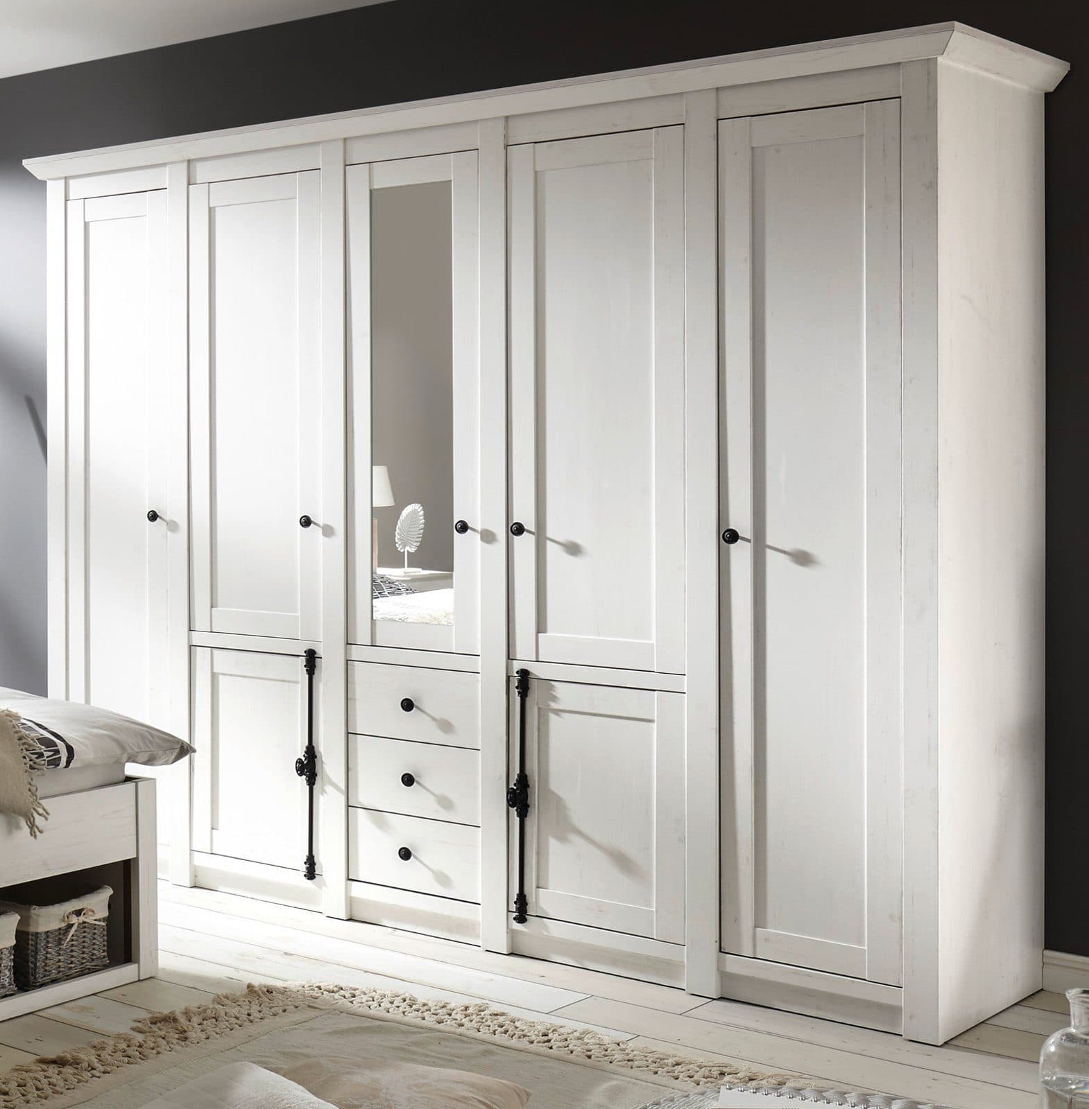 Furn.Design Kleiderschrank Hooge Weiß Landhausstil 5-türig - Bild 2