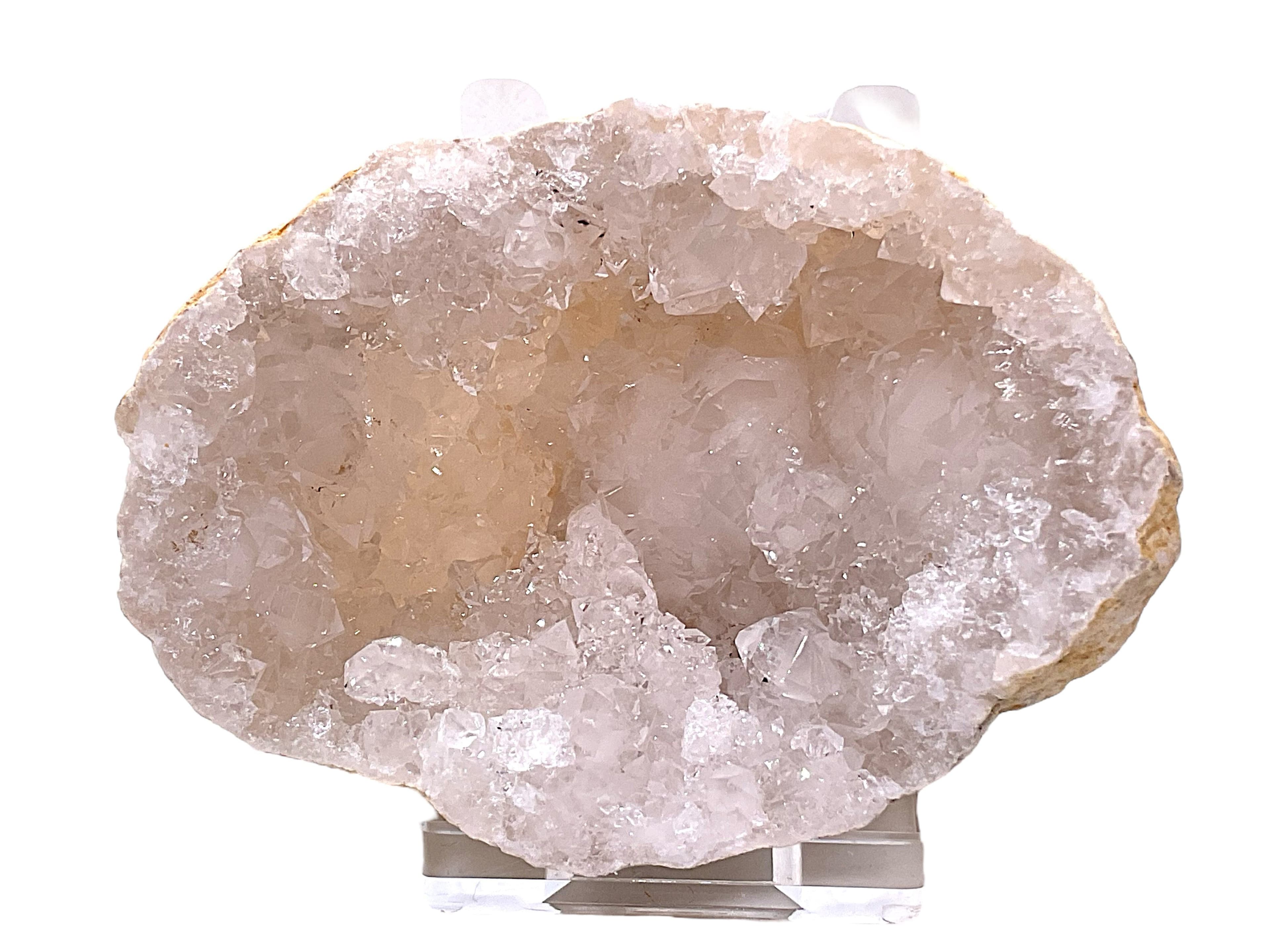 Steinfixx® Quarzgeodenhälfte mit Acrylständer Weiß Transparent - Bild 2