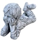 Stone and Style Gartenfigur Frostfeste Steinfigur Junge liegend Grau Bild 2