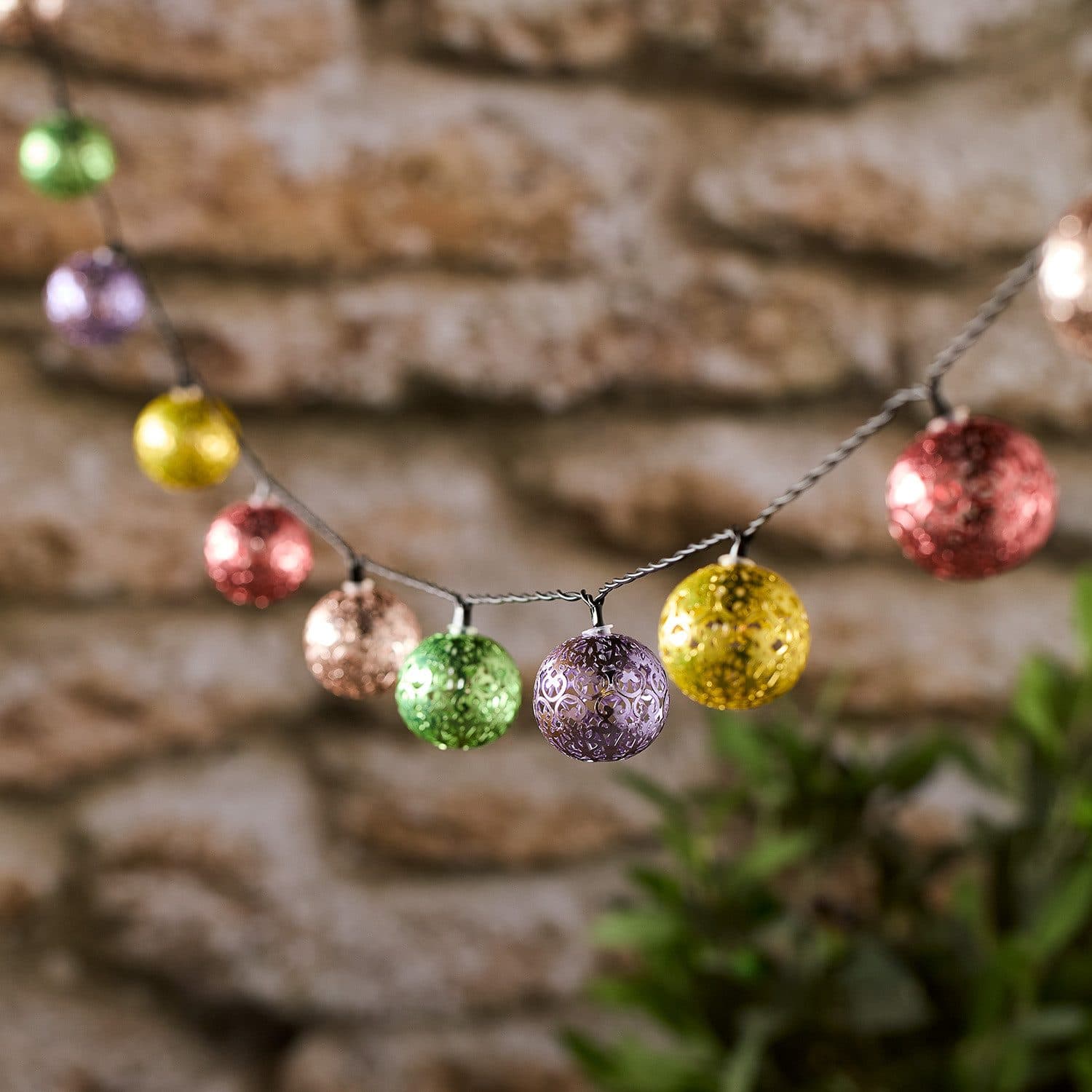 Lights4fun LED-Lichterkette 20er Solar USB marokkanische Kugeln bunt - Bild 2