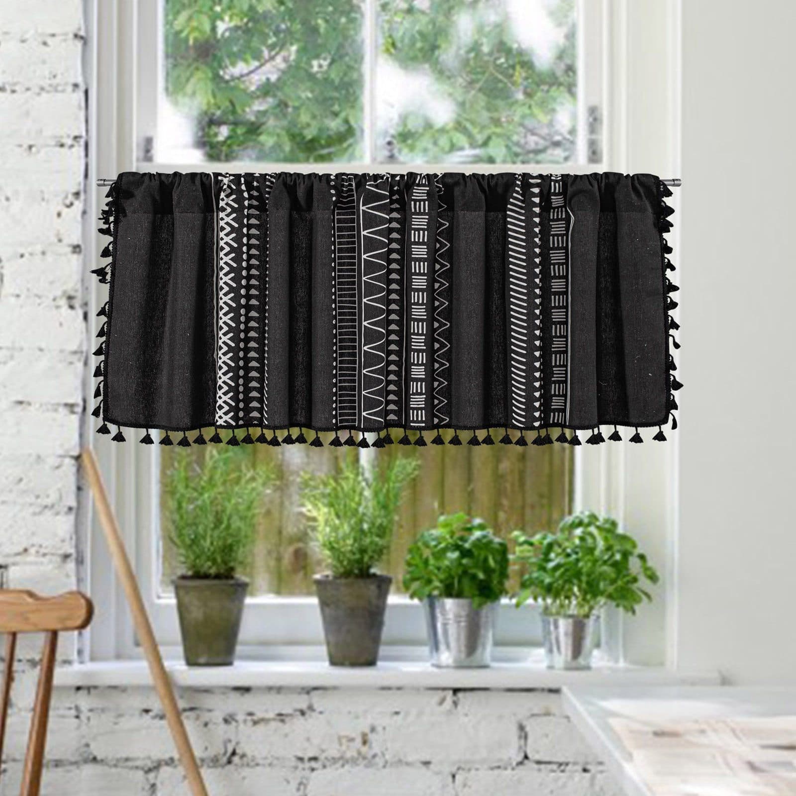 Qelus Gardine Bistrogardine Boho Landhausstil Schwarz Quaste Rutentasche