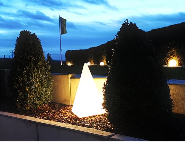 Trango LED Pyramide Gartenleuchte - IP65 Außenlampe Weiß