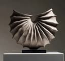 Quality Elegance Geometrische Muschel-Skulptur aus Resin 30x28 cm Bild 2