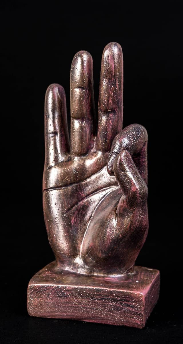 IDYL Moderne Finger Skulptur aus Polyresin - Dekofigur für Wohnbereiche
