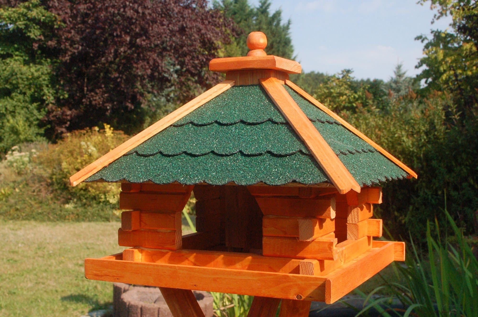 DSH DEKO SHOP HANNUSCH Vogelhaus mit Bitumenschindeln