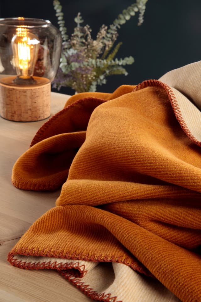 Biederlack Melange Doubleface Wohndecke: Zweifarbige Kuscheldecke mit Häkelsaum