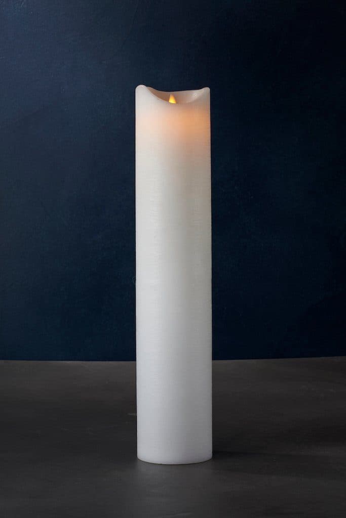 LED-Kerze aus Echtwachs und Aluminium, Weiß, Modern