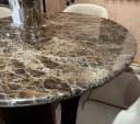 LEVEN Esstisch Lerida Marmor Mangoholz Rund Hotel-Chic Bild 3