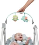 Babyschaukel aus Plüsch und Polster in Pastelltönen Bild 3