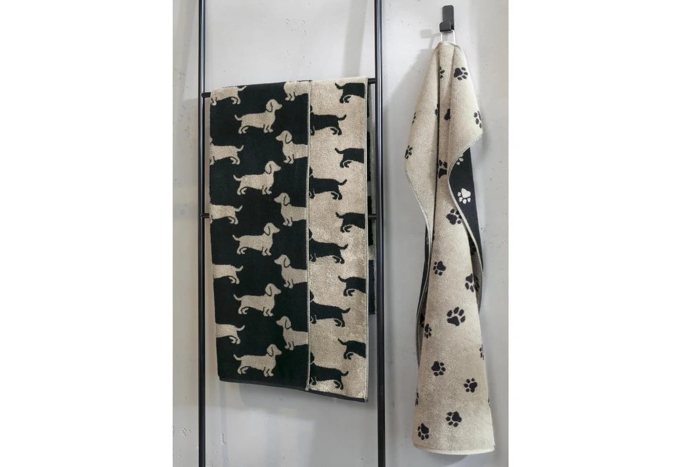 Modernes Handtuch im Hundedesign, Schwarz, 50x100 cm