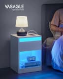 VASAGLE Nachttisch (2-St) mit LED-Beleuchtung und Steckdosen Bild 1