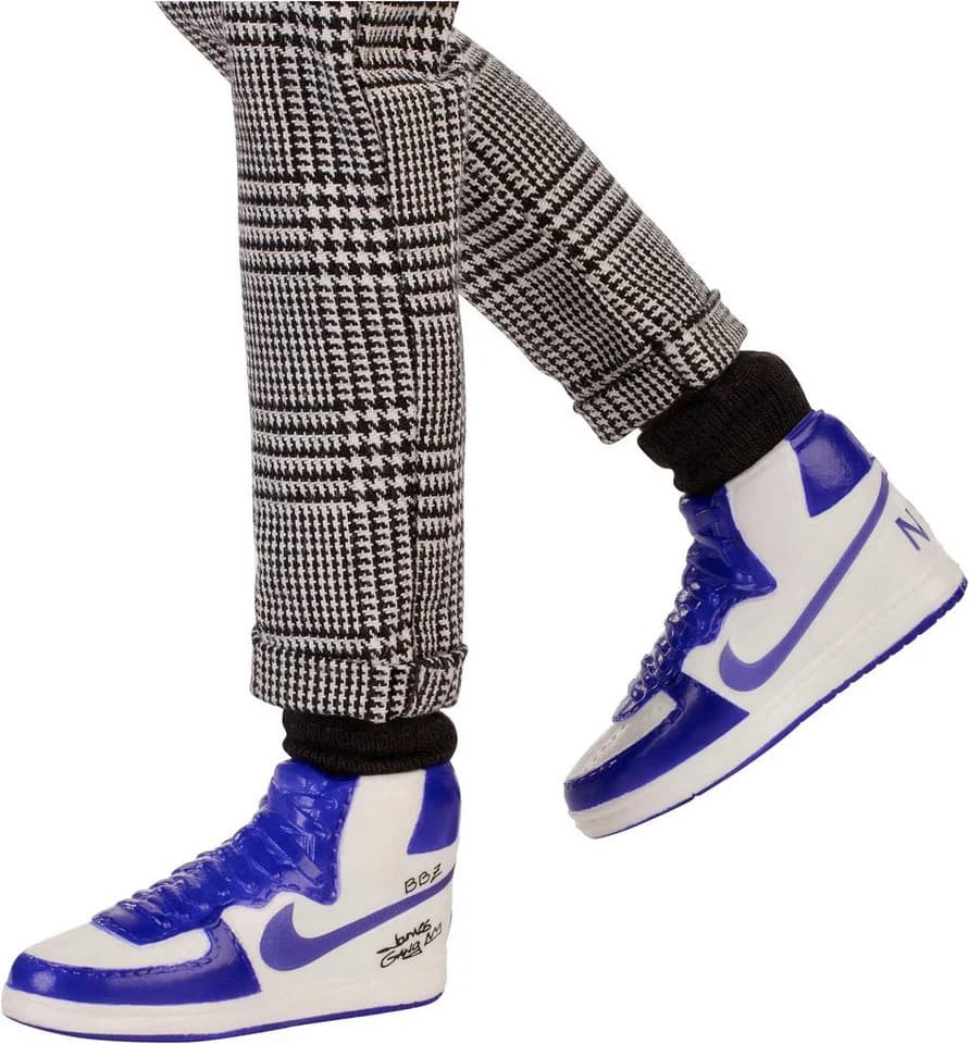 Barbie Signature LeBron James Kenbassadors Puppe Anziehpuppe - Bild 5