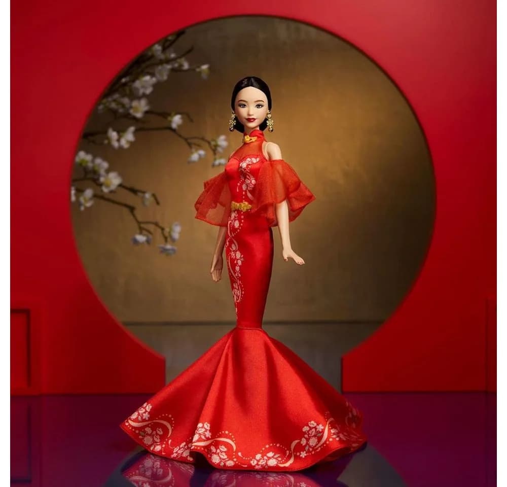 Anziehpuppe im traditionellen Qipao-Stil