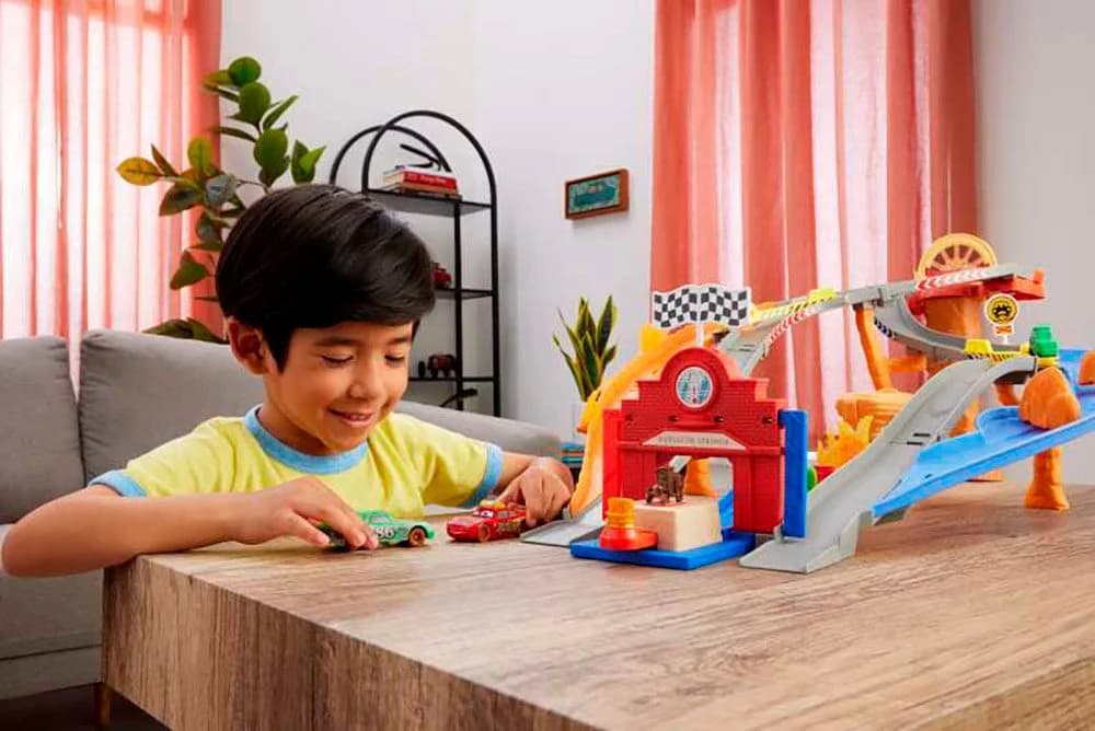 Mattel® Autorennbahn Disney Pixar Cars Playset Bunt