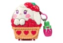 Polly Pocket Spielwelt Erdbeerhäschen Schatulle - Spielset mit Mikropuppe Bild 2