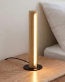 Moderne Nachttischlampe aus Holz Bild 2