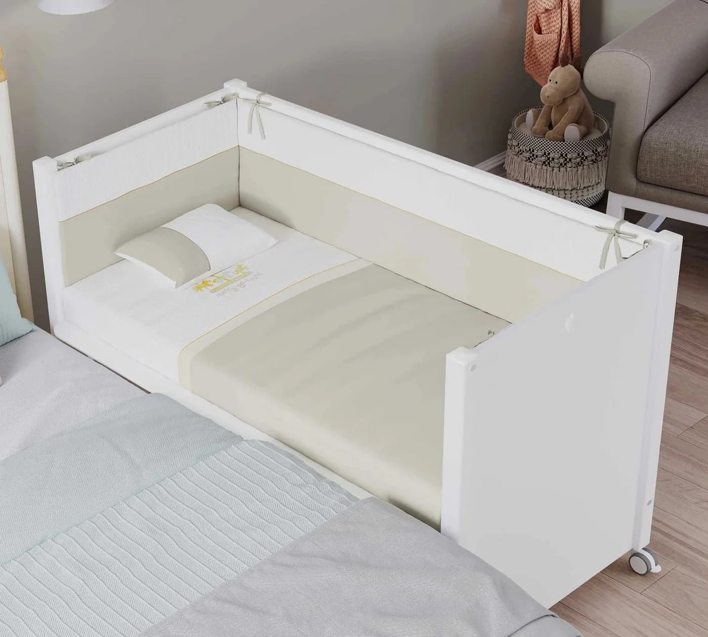 Möbel-Zeit Babybett WHEEL Weiß mit Rollen höhenverstellbar - Bild 4