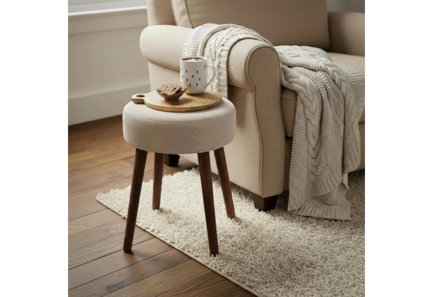 Moderner Sitzhocker aus Cord und Holz in Beige - Bild 5