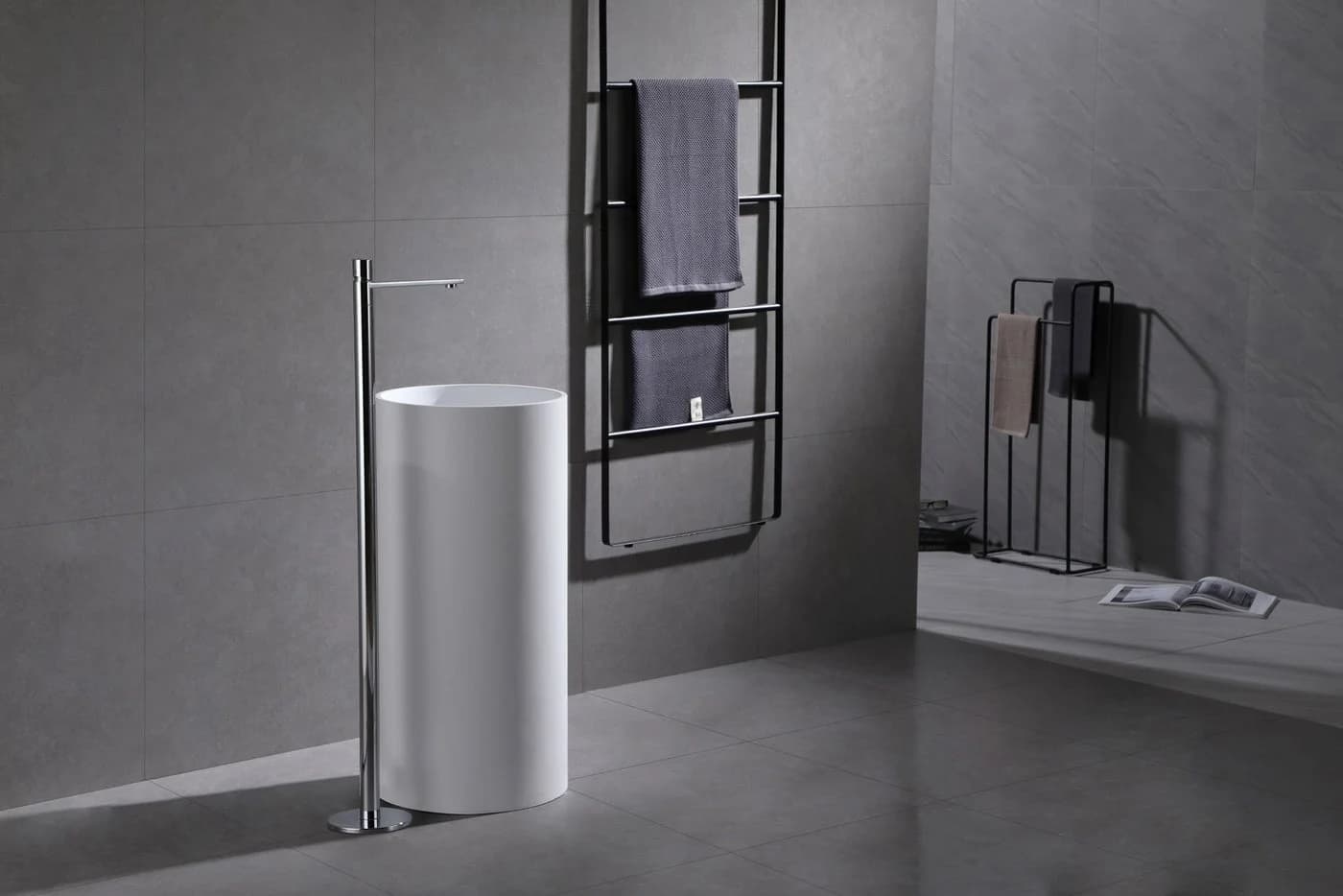 Bernstein Standarmatur 8046 Freistehend Chrom/Schwarz Matt