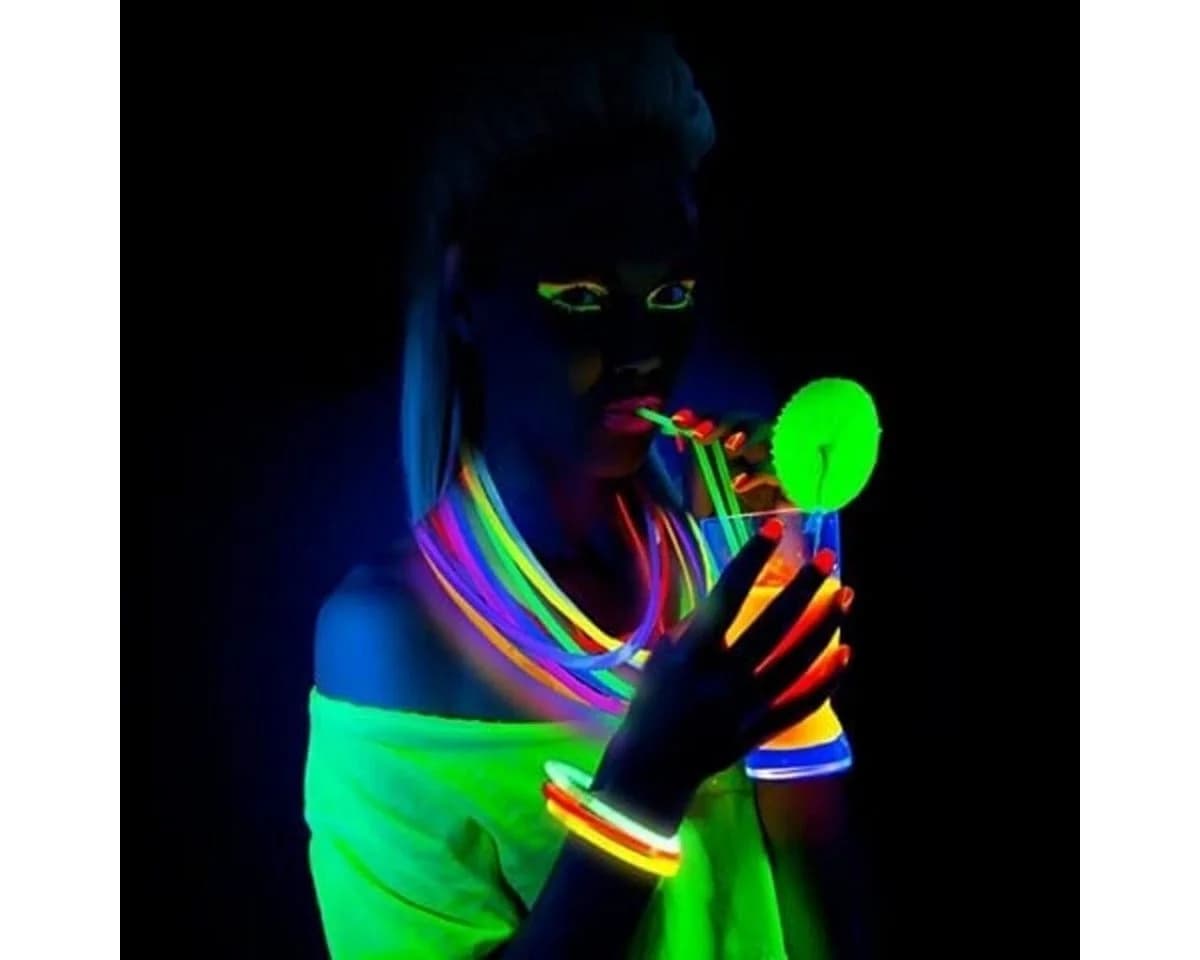 Leuchtende Knicklichter, Armreifen und Leuchtstäbe - Neon Party Accessoires - Bild 3