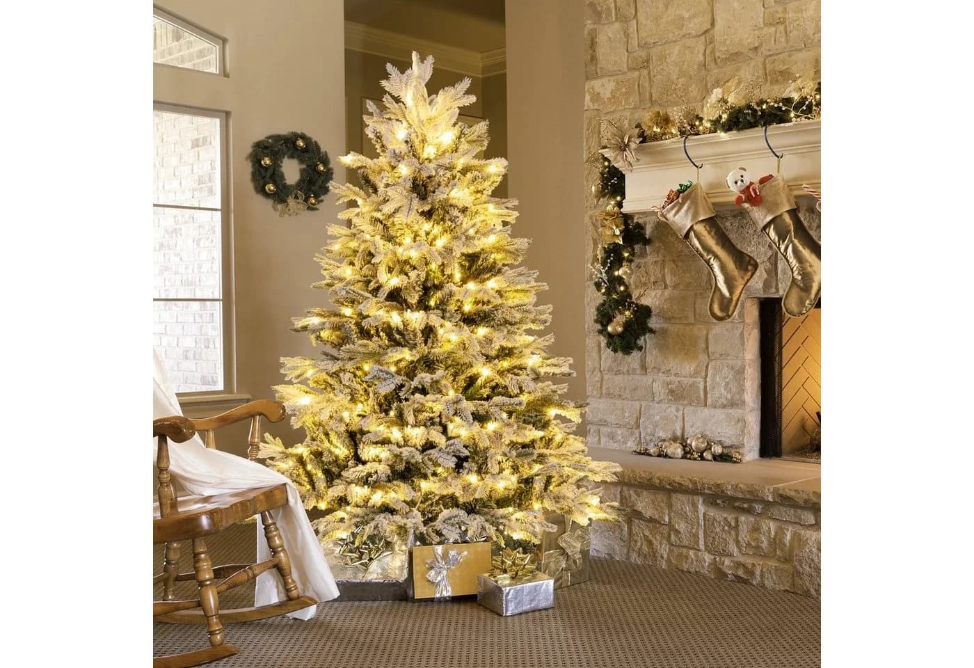COSTWAY Künstlicher Weihnachtsbaum 135 cm Grün 688 Zweigspitzen
