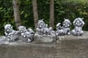 gartendekoparadies.de Gartenfigur 5er Set Gnom Familie Steinfiguren Grau Bild 2