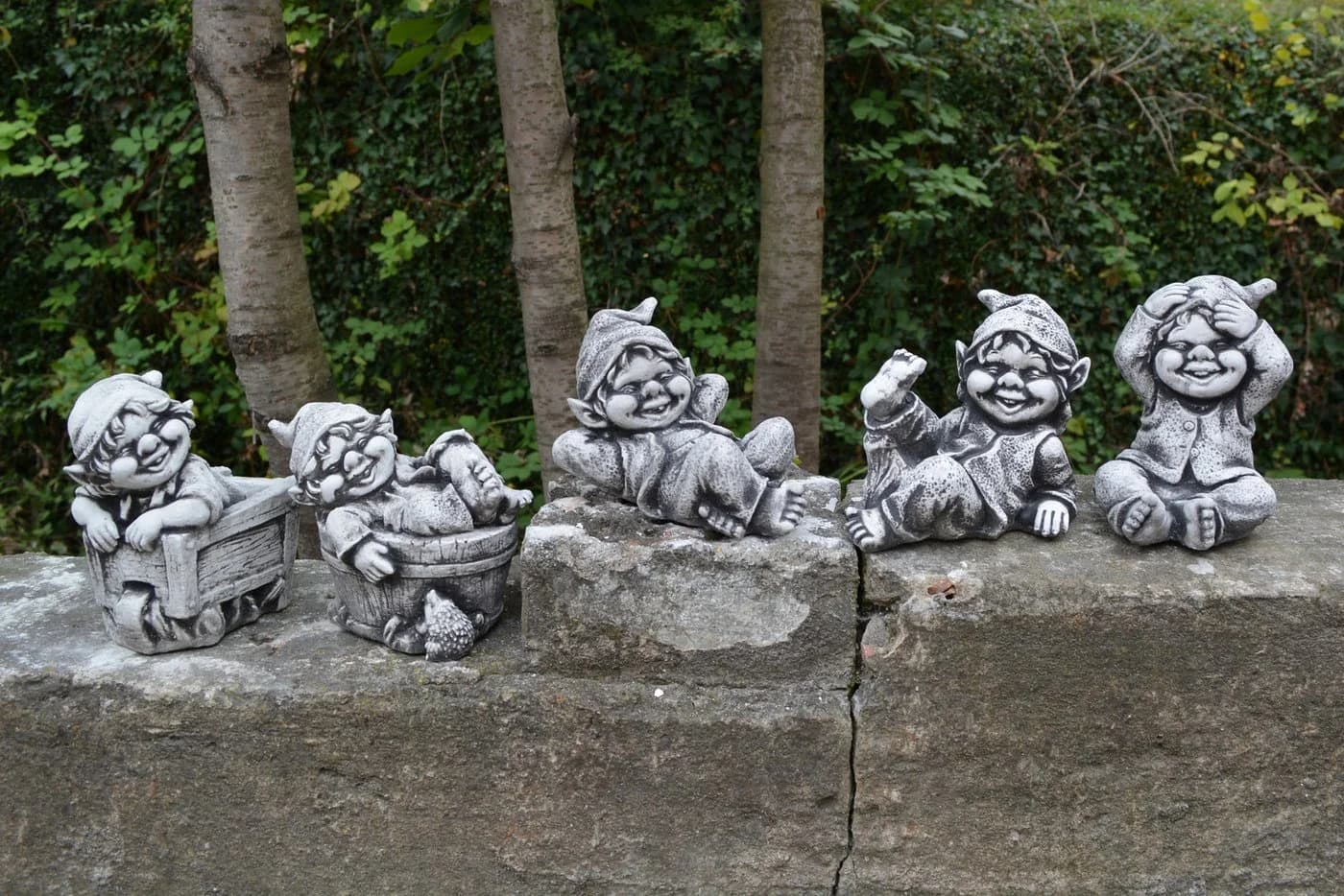 gartendekoparadies.de Gartenfigur 5er Set Gnom Familie Steinfiguren Grau - Bild 2