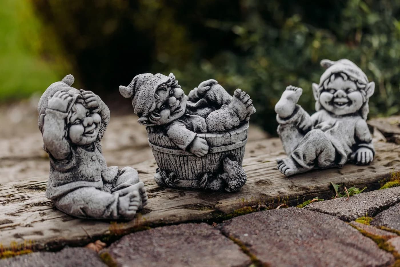 gartendekoparadies.de Gartenfigur 5er Set Gnom Familie Steinfiguren Grau - Bild 4