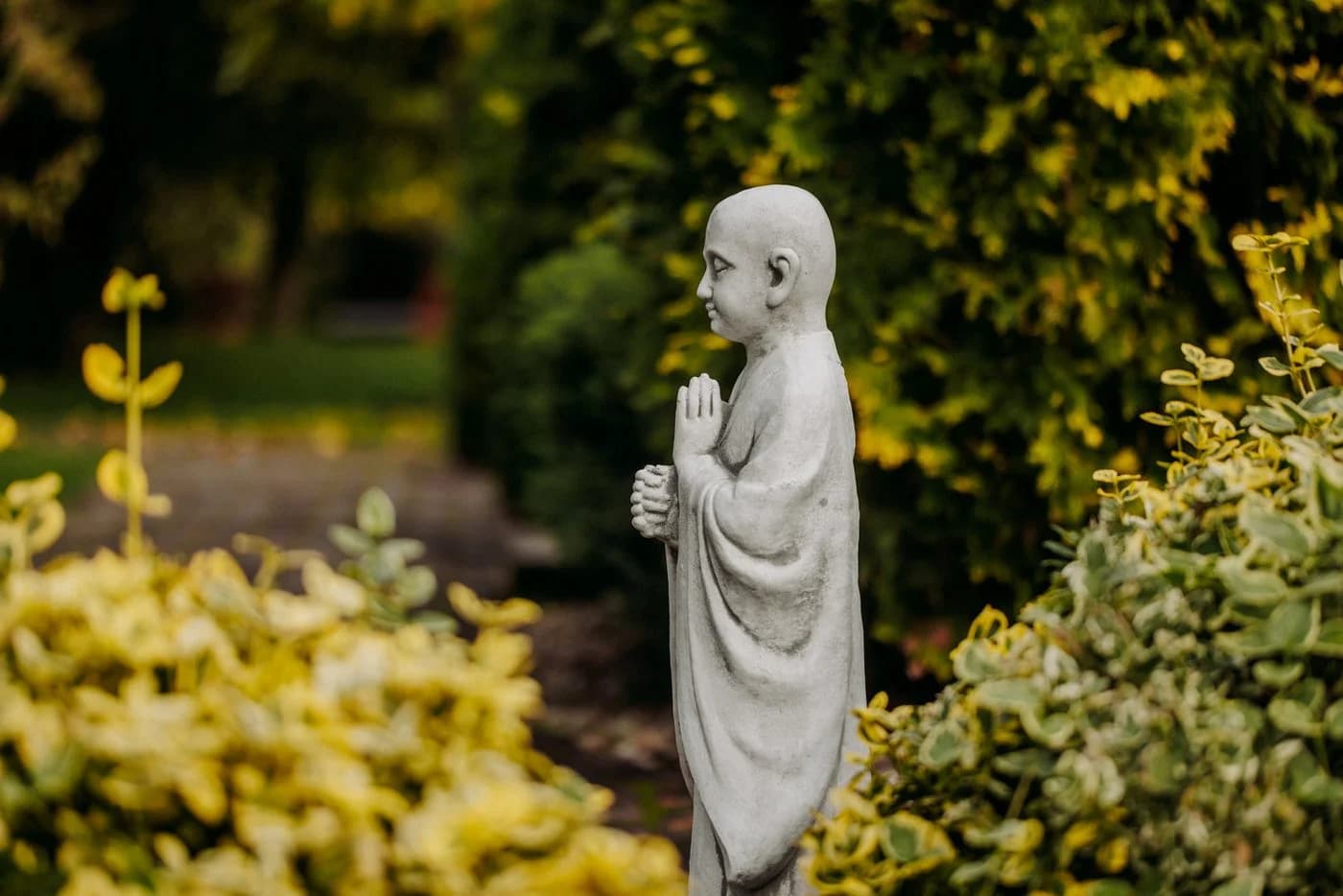 gartendekoparadies.de Stehender Buddha Mönch Steinfigur Grau Frostsicher - Bild 3
