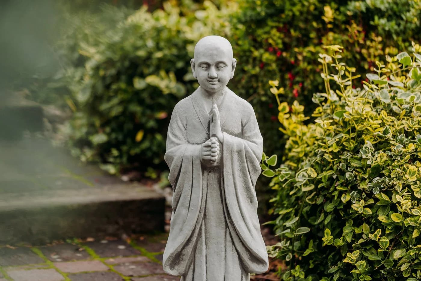 gartendekoparadies.de Stehender Buddha Mönch Steinfigur Grau Frostsicher - Bild 4