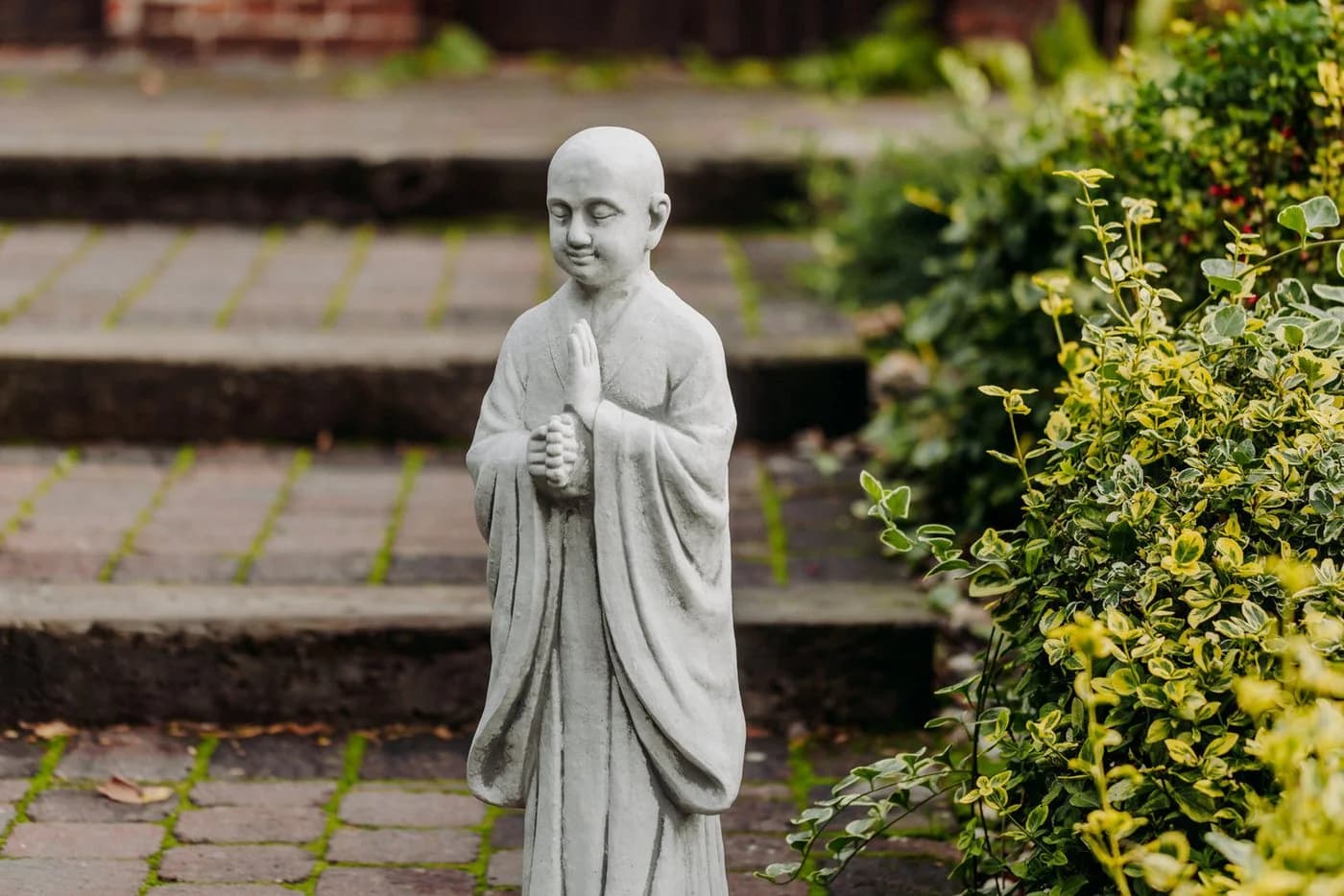 gartendekoparadies.de Stehender Buddha Mönch Steinfigur Grau Frostsicher - Bild 5