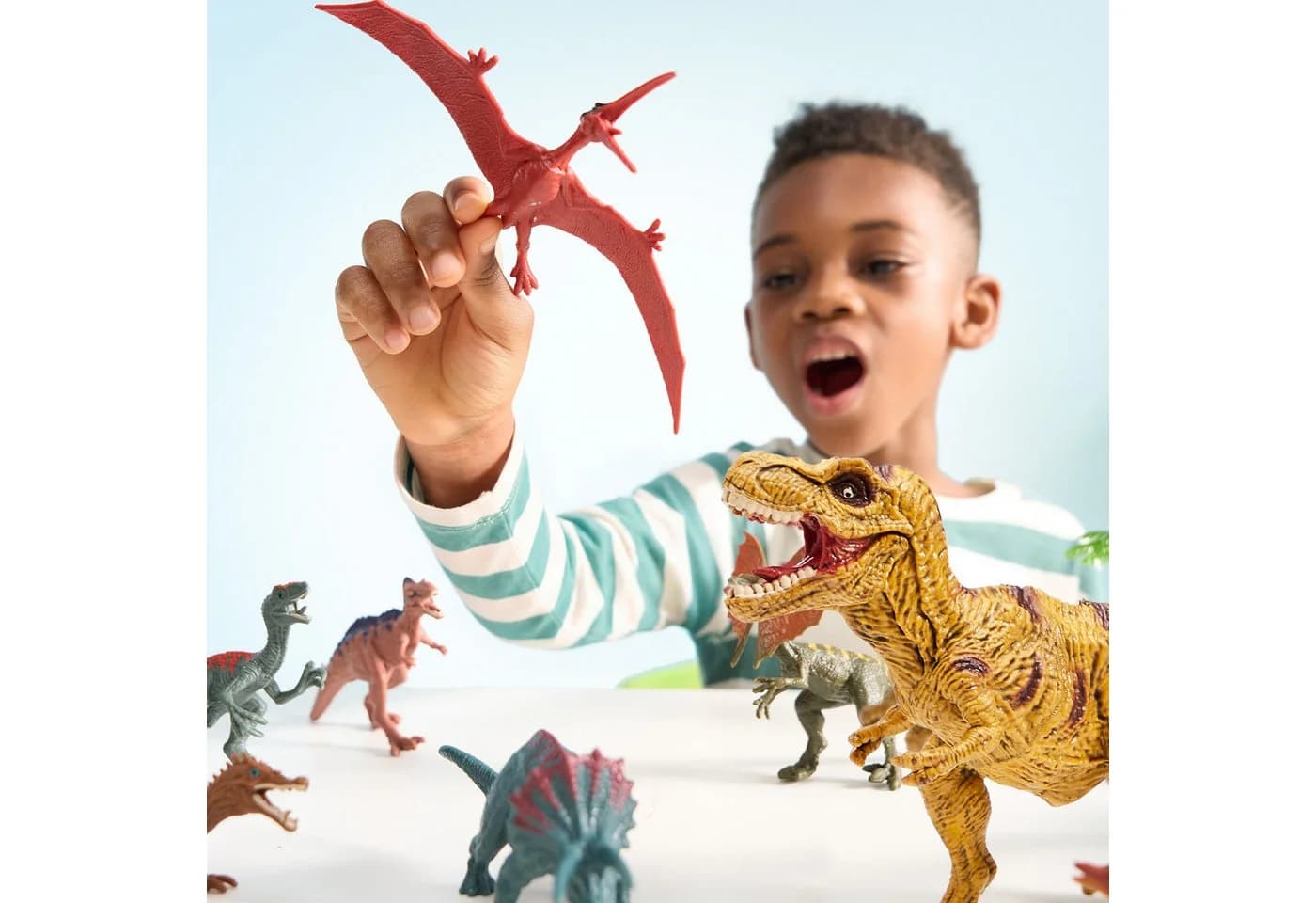 JOYIN Dinosaurier Spielset 19-tlg. mit realistischen Figuren & Urwald-Motiv - Bild 3
