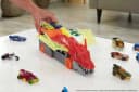 Hot Wheels City Track-Set Drachen-Starter-Transporter + Auto Bild 1