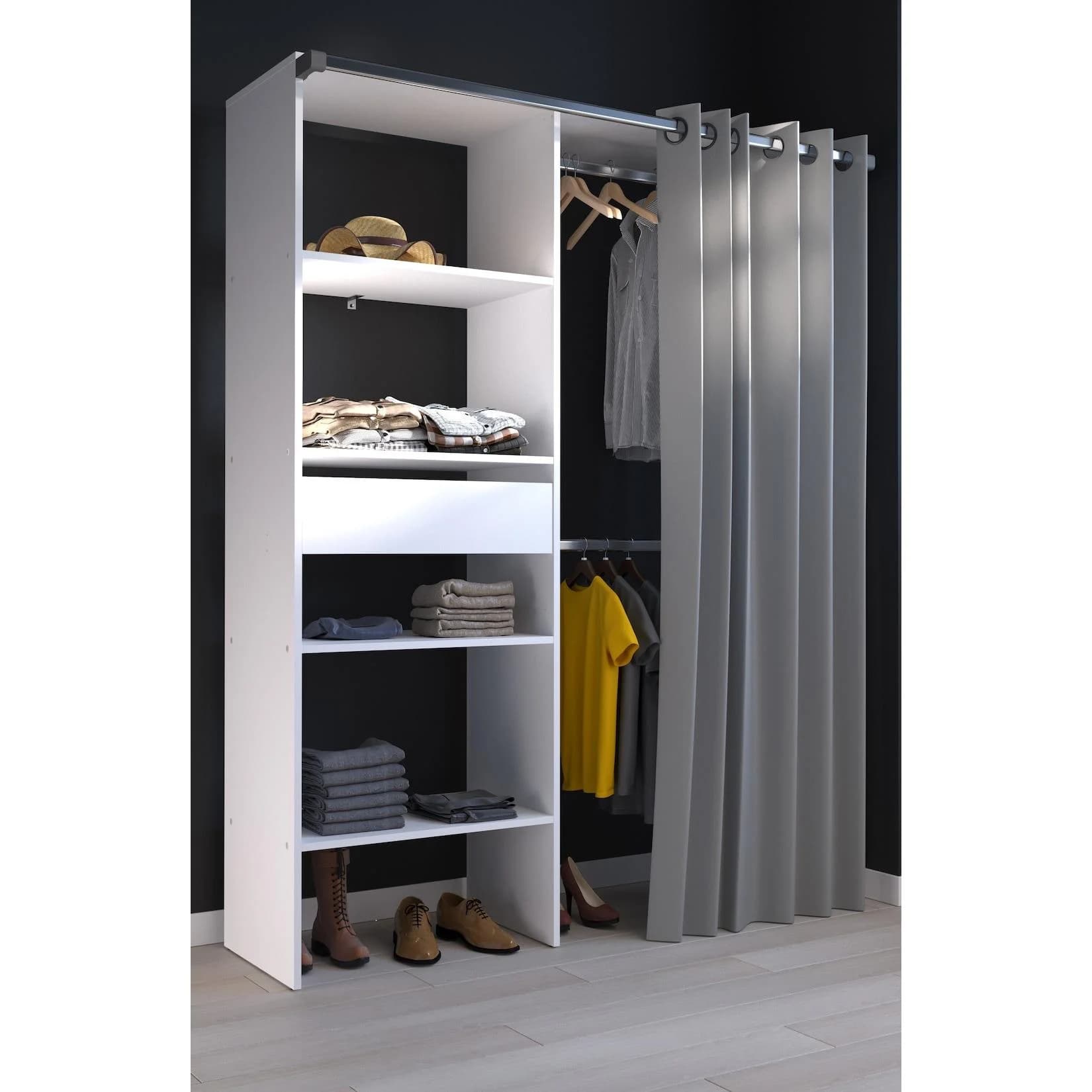 Weißer Kleiderschrank