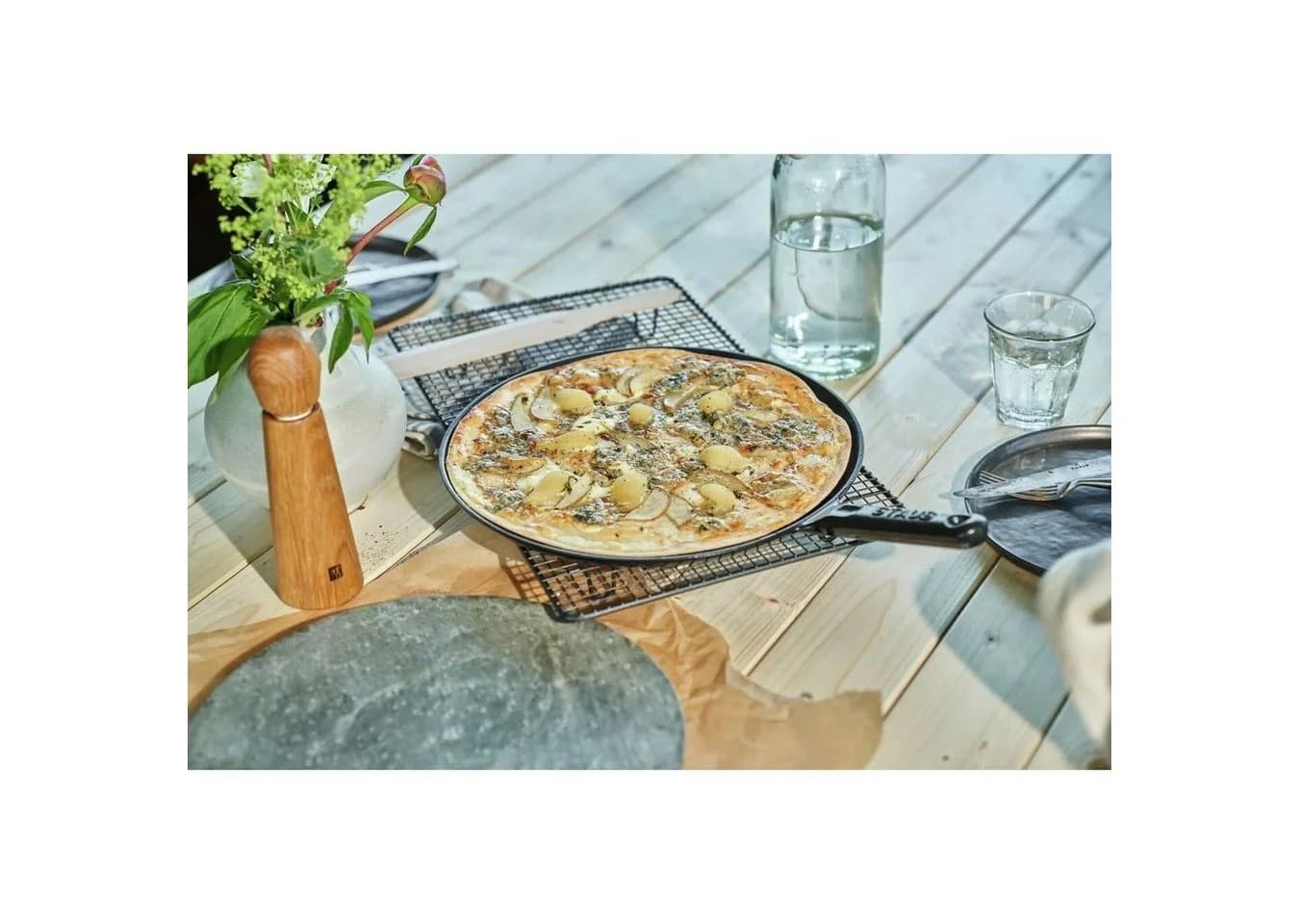 Staub Pans Crêpes-Pfanne 30 cm rund Gusseisen Schwarz - Bild 4