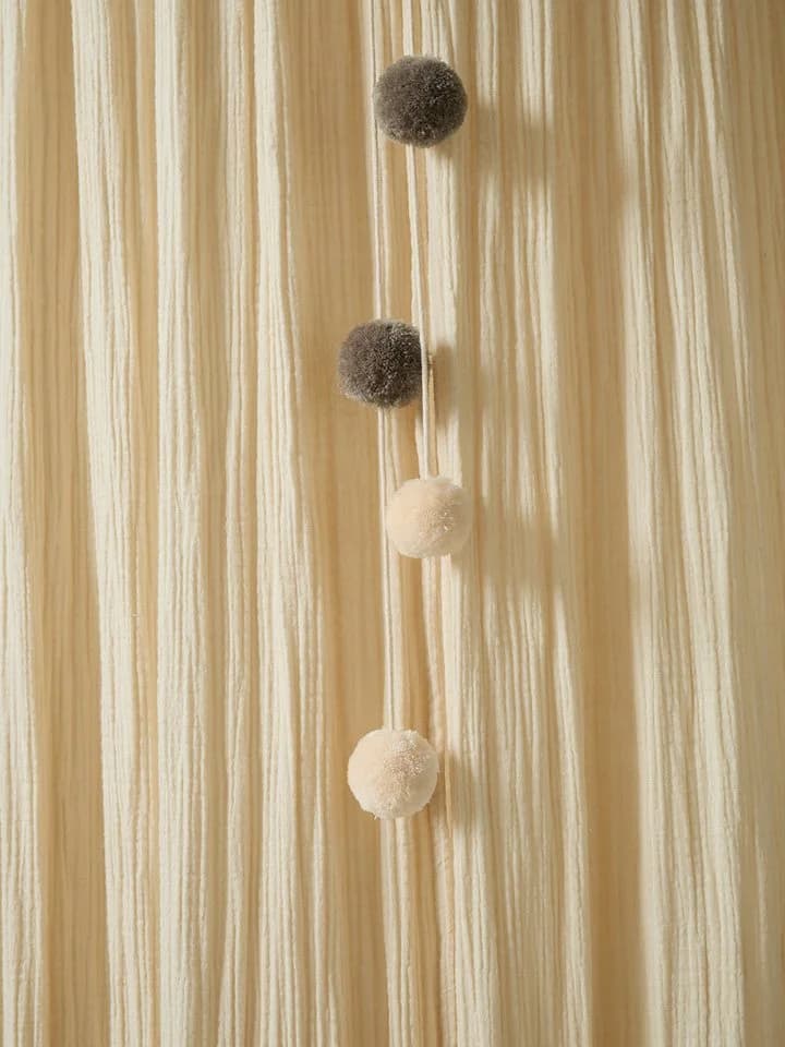 vertbaudet Betthimmel aus Musselin mit Pompon-Girlande hellbeige - Bild 3