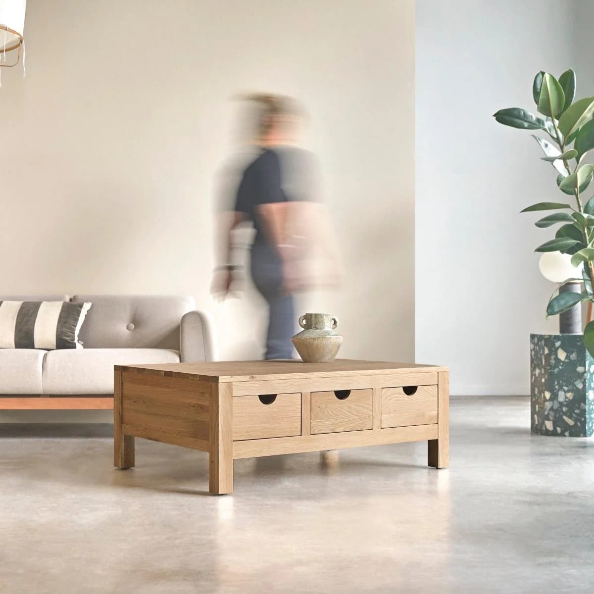 Couchtisch Oliver aus massivem Eichenholz Braun