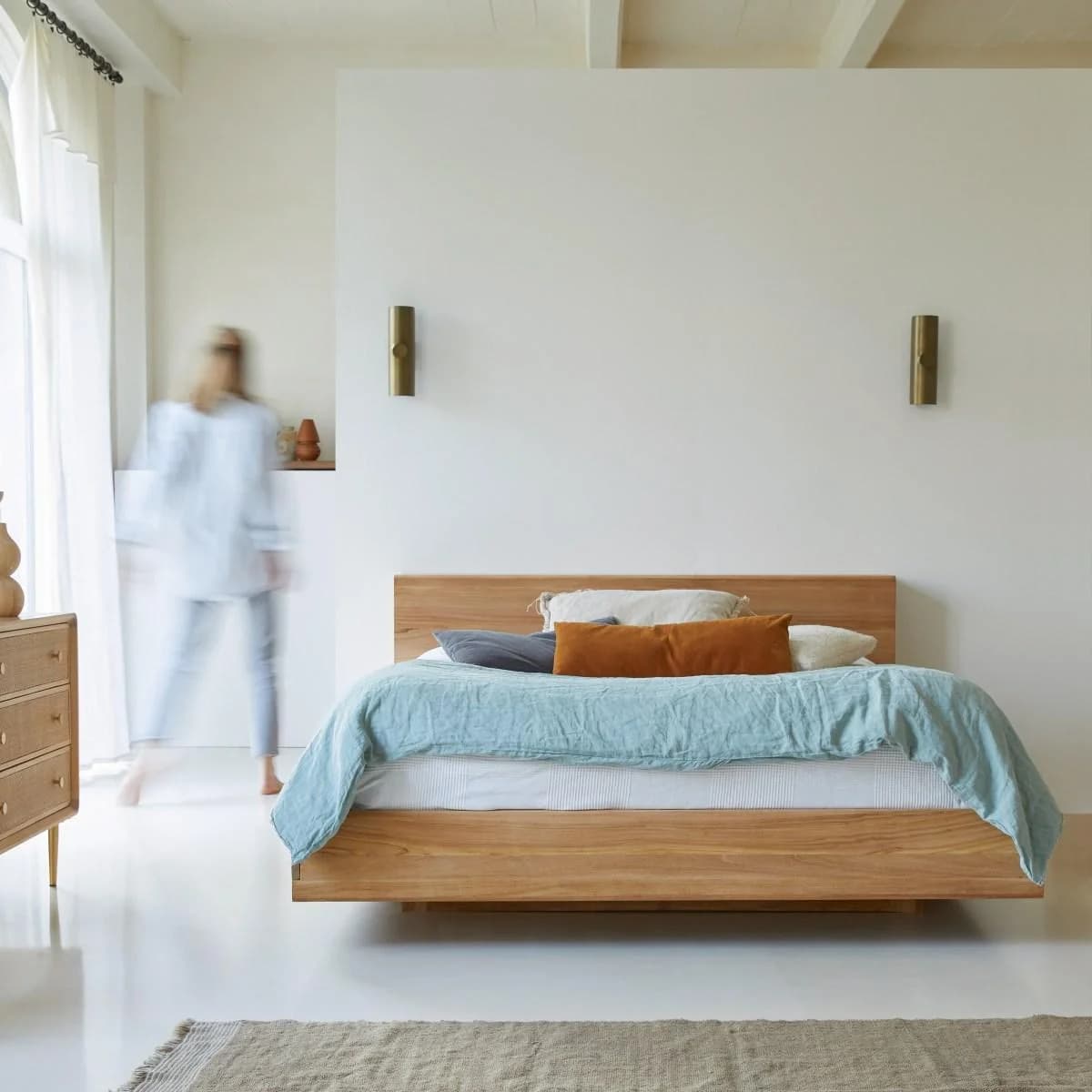 Tikamoon Bett aus massivem Teakholz modern elegant