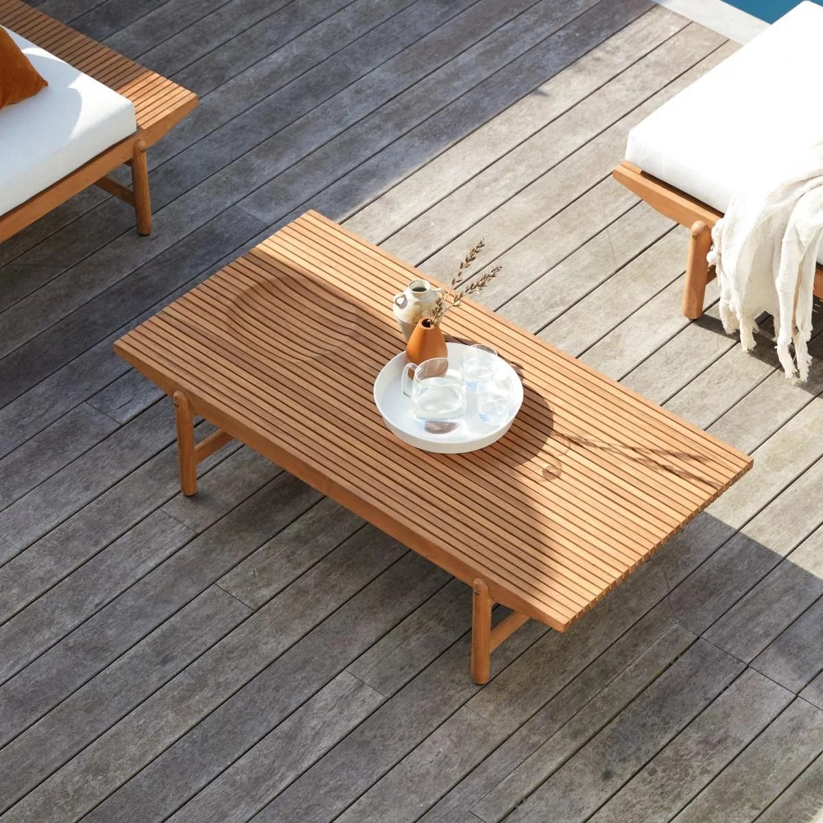 Tikamoon Outdoor Couchtisch Fado Massiv Teakholz Braun