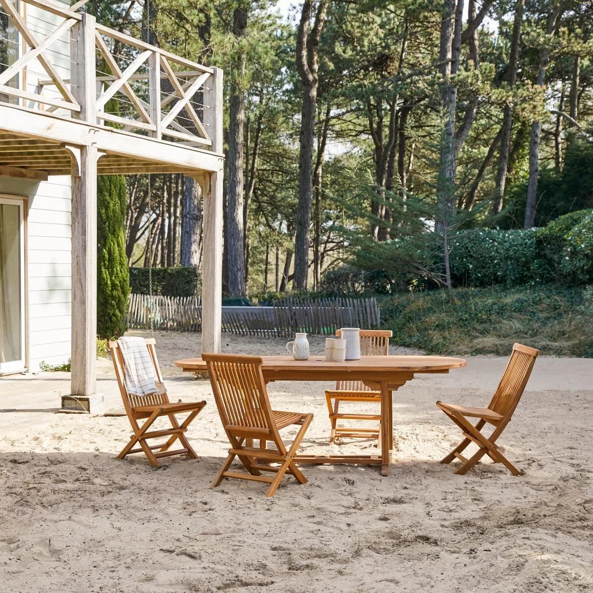 Tikamoon Ovale Outdoor Sitzgruppe Capri 4 Akazienholz Braun