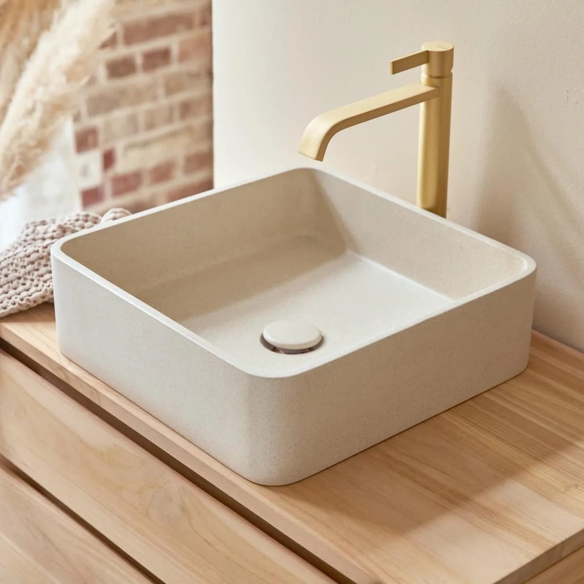 Quadratischer Terrazzo-Waschtisch in Creme