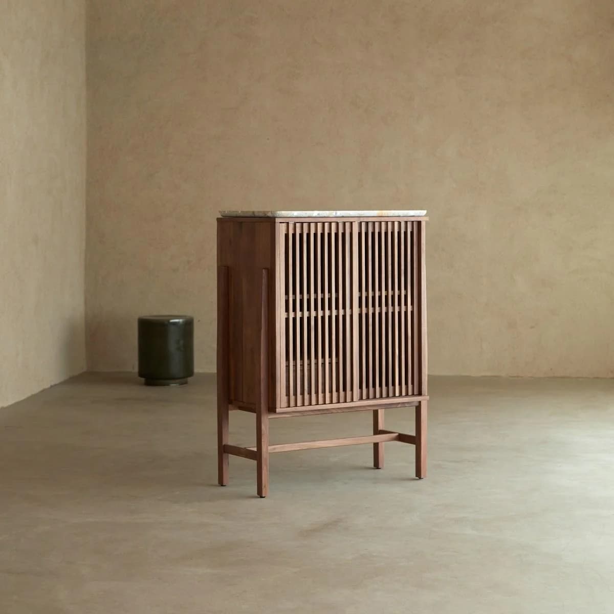 Tikamoon Anrichte Isaure Nussbaum massiv Terrazzo Braun