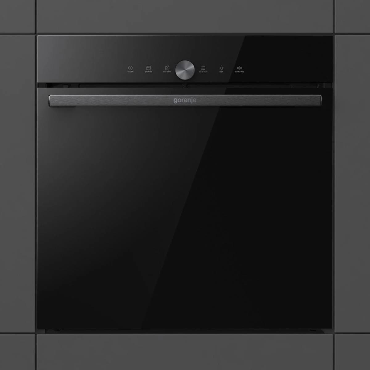 Moderner Backofen in Schwarz