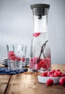 WMF Wasserkaraffe Basic 1L mit CloseUp-Verschluss und Sieb, Glas Bild 1