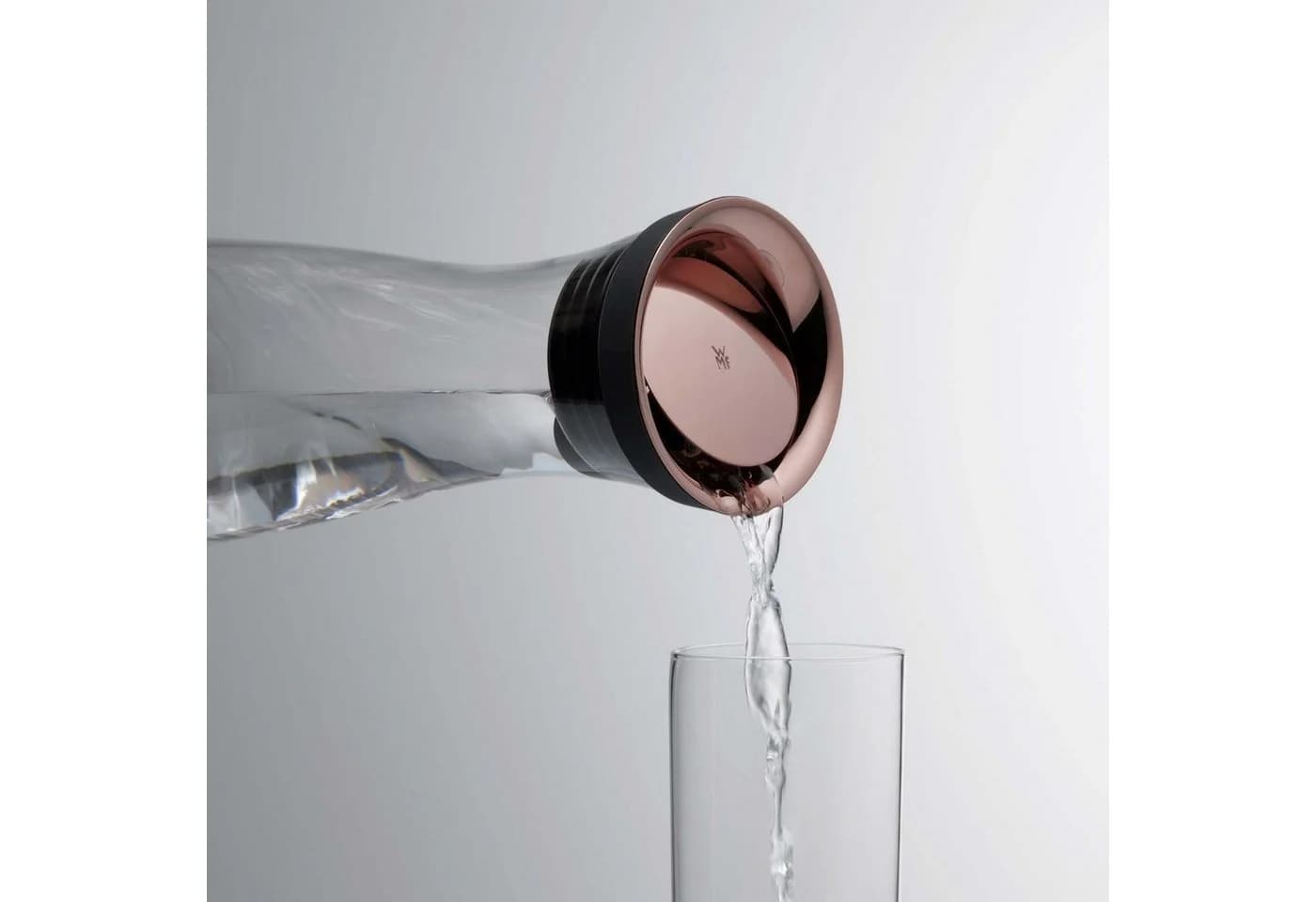 WMF Wasserkaraffe Basic 1L mit automatischem Verschluss und Sieb