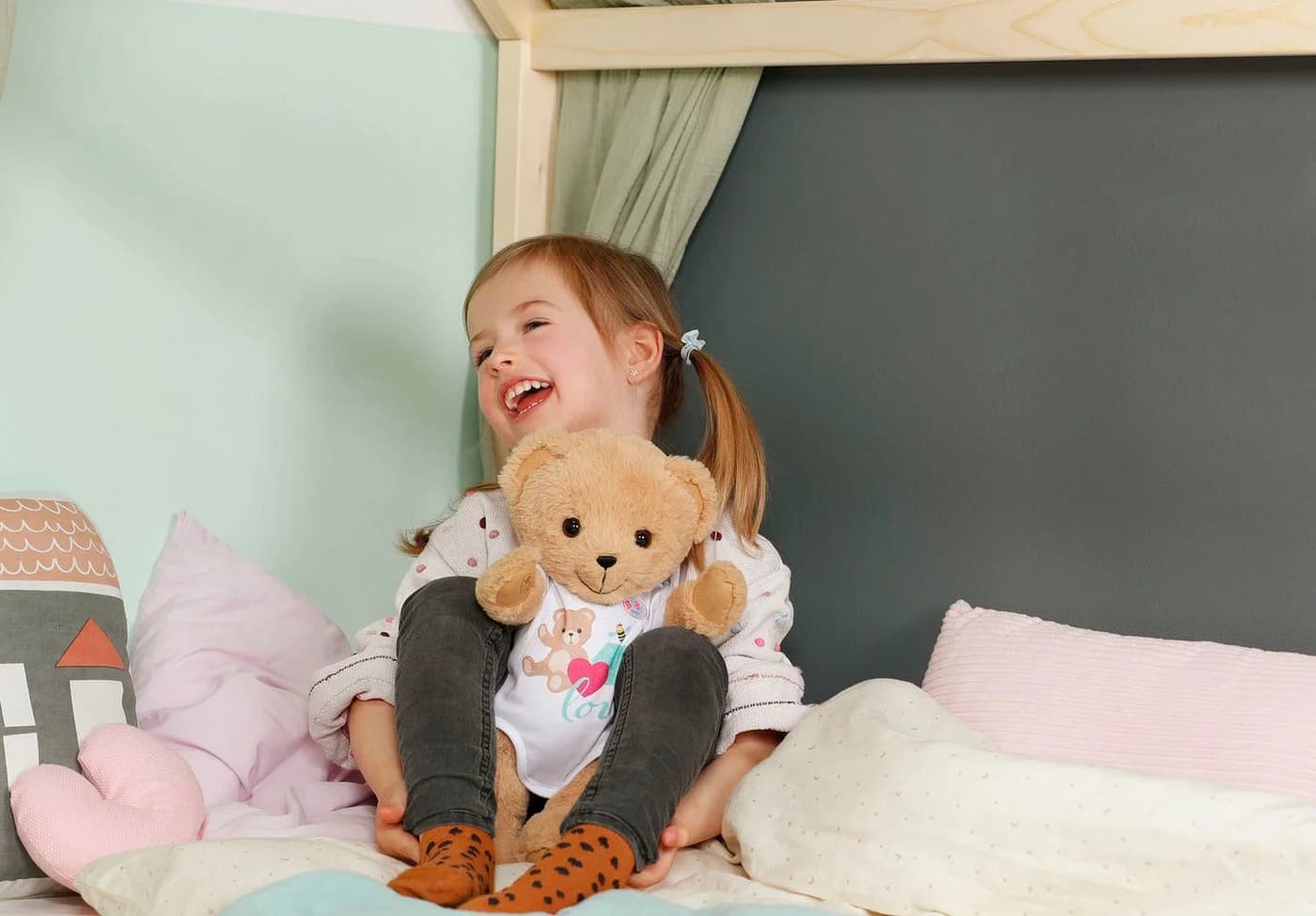 BABY Born Singender Teddy Bunt - 43cm Kuscheltier mit Sound - Bild 4