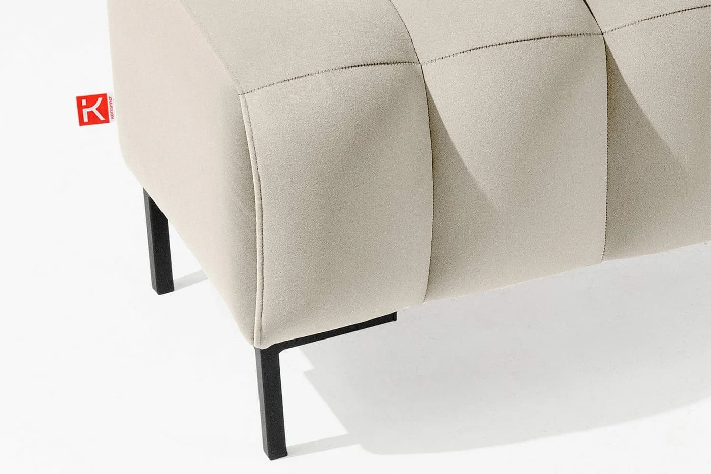 KONSIMO PECCO Sitzhocker Velours Massivholz Schwarz/Creme - Bild 4