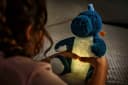 Steiff Kuscheltier Light at Night Spott Stegosaurus Nachtlicht Blau/Grau Bild 5