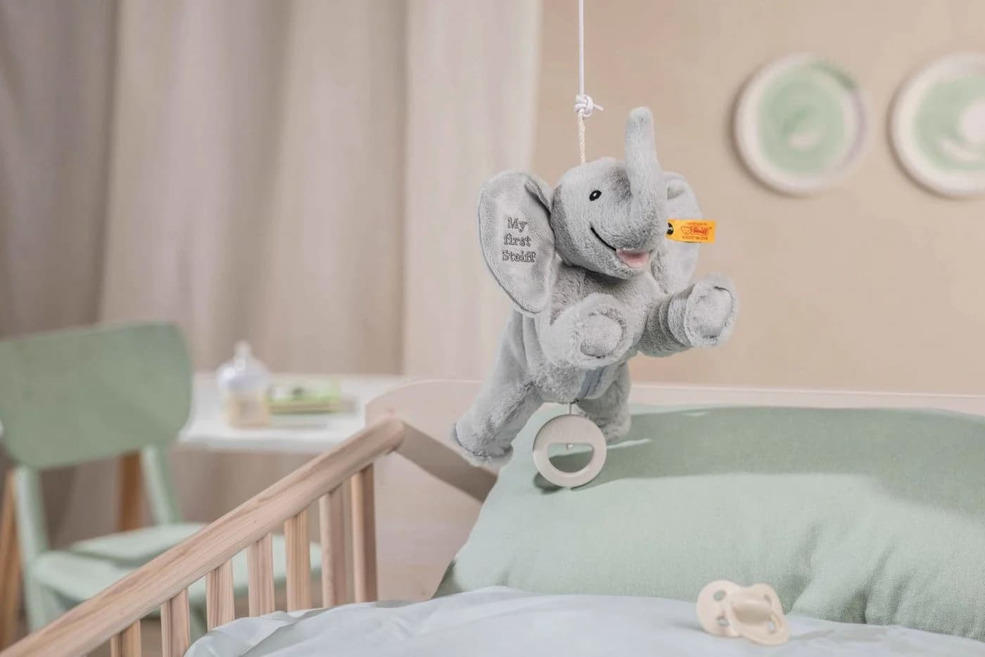 Steiff Spieluhr Soft Cuddly Friends My First Steiff Ellie Elefant Grau